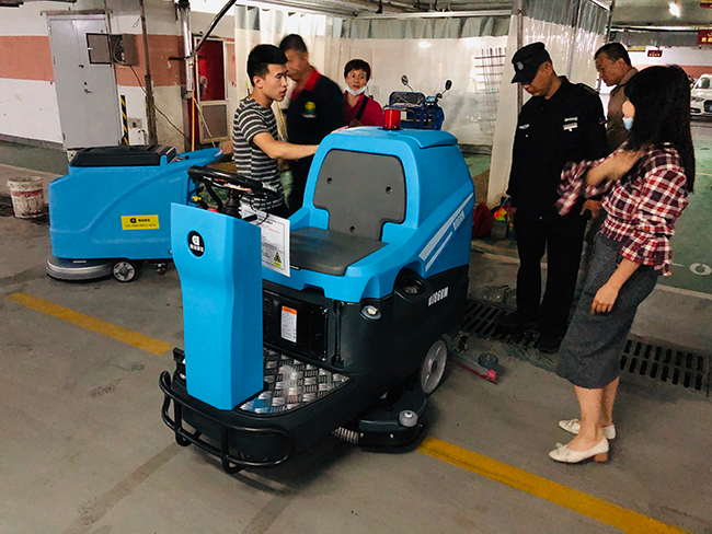  鼎潔盛世洗地機(jī)助力小區(qū)停車場(chǎng)，零差評(píng)57